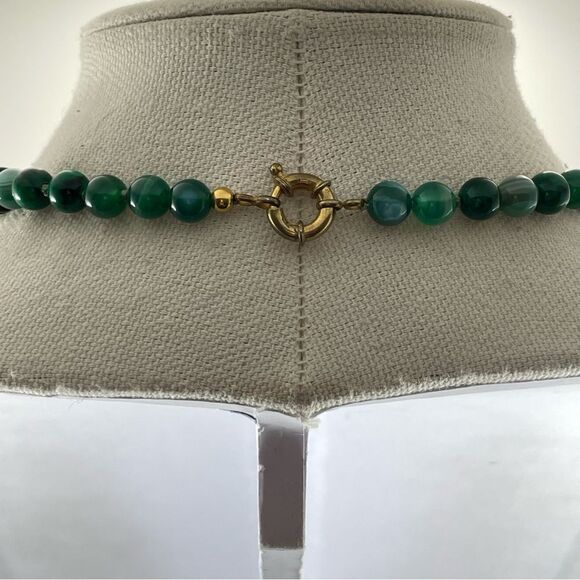 Stunning Unsigned Green Malachite Dyed Agate and Artisan Glass Beaded Necklace - Picture 7 of 10